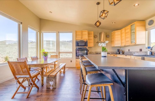 Gunnison House | Cozy Mountain Modern- 3miles to Gunnison, 35min to Crested Butte