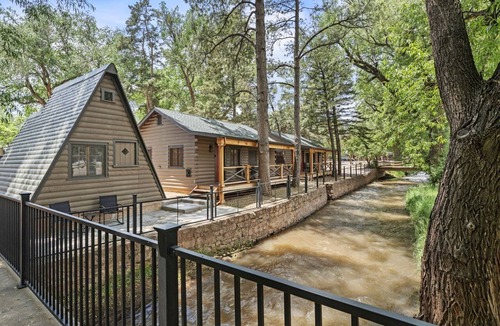 Colorado Springs Cabin | Cozy Nature Cabins with Pet-Friendly Amenities near Garden of the Gods in Colorado Springs, Colorado