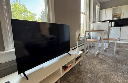 Ballpark Apartment | Cozy Private 1BR in the Heart of 5 Points