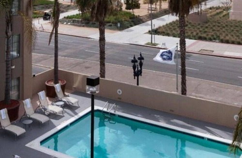 Little Italy House | COZY STAY NEAR DOWNTOWN AND THE AIRPORT
