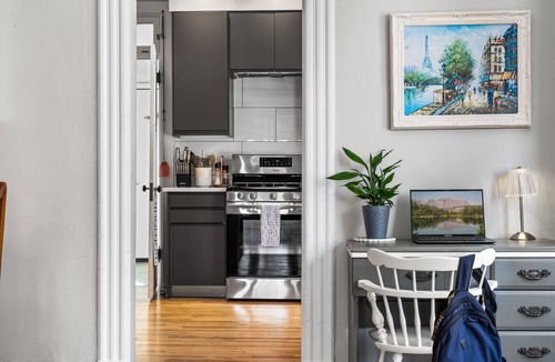Baker House | Cozy Victorian | King Bed, Private Yard, Walk to SoBo Restaurants