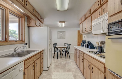 South Westminster House | Cozy Westminster Retreat ~ Hot Tub ~ Near Denver ~ Spacious Yard