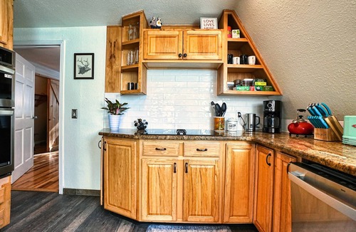 Black Hawk House | Creekside Mountain Chalet with Hot Tub! Extended Stay