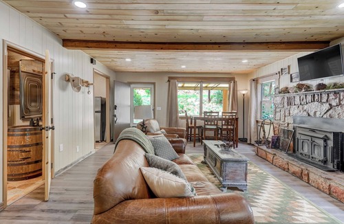 Cascade-Chipita Park Cabin | Creekside Cowboy Cabin with 360° Mountain Views