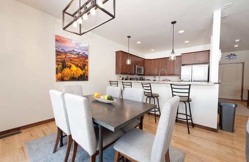 Durango House | Crimson Cliff 2ownhome - Views - 4 Miles to Downtown - Central AC (30+ Stay)