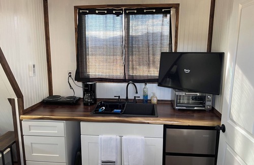 Gleneagle Cabin | Cute 1-bedroom micro cabin in tranquil N Colorado Spgs close to USAFA on 5 acres