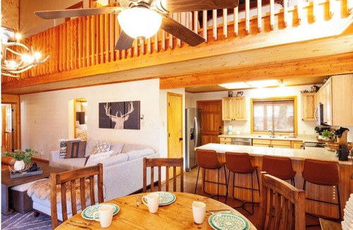 Red River House | Deer Mountain Lodge - High-End Home - In Town - Hot Tub - Free WiFi - Washer/Dry