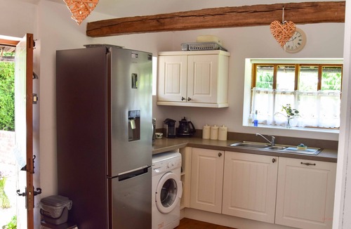 Bilting Cottage | Delightful Pet Friendly 2 bedroom Cottage with Hot Tub in Challock, Kent