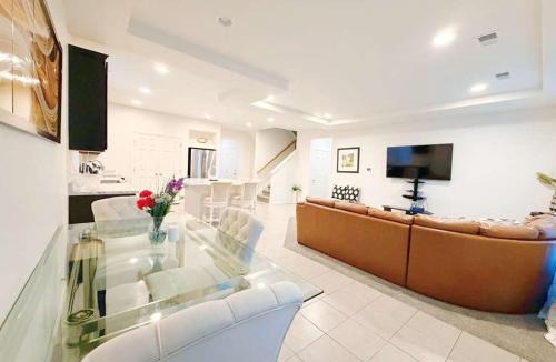 Gateway House | Den Haven Entire Home Near DIA With Three Bedrooms And Private En Suite Baths