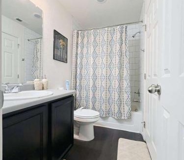 Gateway House | Den Haven Entire Home Near DIA With Three Bedrooms And Private En Suite Baths
