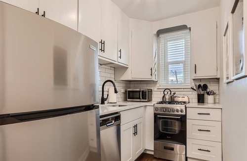 City Park Apartment | Detroit by Modern Midstay/On City Park! #T22