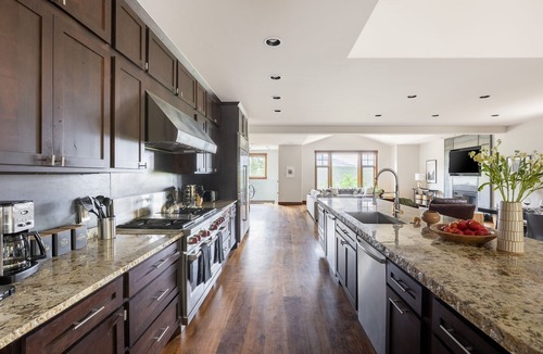 Breckenridge House | Dillon by AvantStay | Private Mountain Home w/Hot Tub w/Views & Shuffleboard!