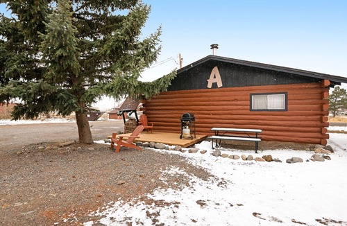 South Fork Cabin | Dog-friendly cabin with kitchen, WiFi, entertainment, & nearby ski access
