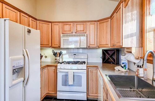 Willow Grove House | Dog-friendly home with mountain views, deck, washer/dryer, kitchen & fireplace
