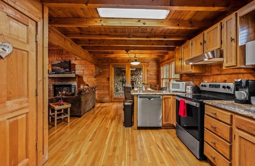 Gatlinburg Cabin | Dog Friendly, Mtn Views, Wood Fireplaces, Hot Tub, Pool Table, Pools, Pickleball