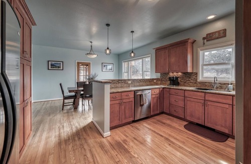 Salida House | Dog Friendly Scenic Salida Getaway - Minutes to Mountain Bike Trails and downtown Salida