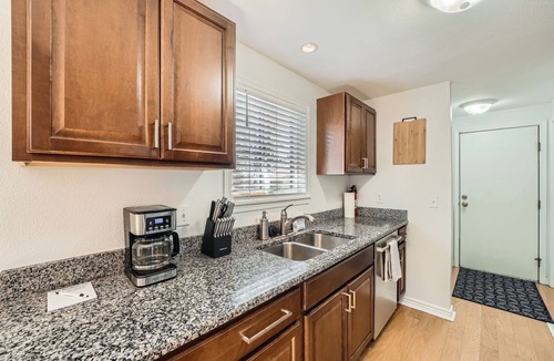 Belmar Park House | Dover Court 2BR Red Rocks Basecamp in Lakewood