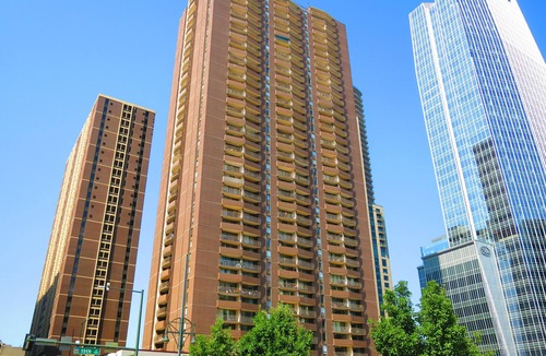 Downtown Denver Condo | DOWNTOWN DENVER SUITE 16 PRIVATE BALCONY, SKYLINE VIEWS, POOL, AND GYM, LOCATION