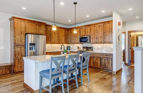 Rendezvous House | Downtown WP Chalet 47 I Great Views I Private Hot Tub I Bunk Room I Discounted Attractions