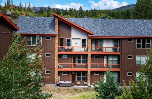Rendezvous House | Downtown WP Chalet 9 I Private Hot Tub I Great Views I Bunk Room I Desk I Discounted Attractions