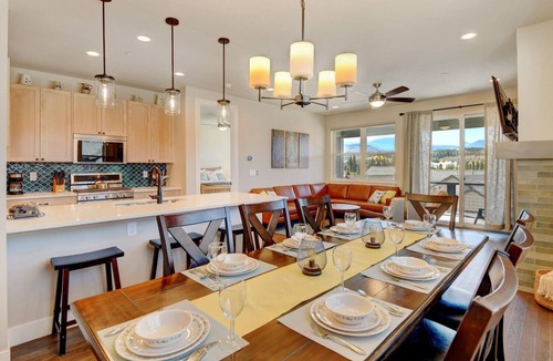 Rendezvous House | Downtown WP Chalet 95 I Private Hot Tub I Great Views I Bunk Room I Discounted Attractions