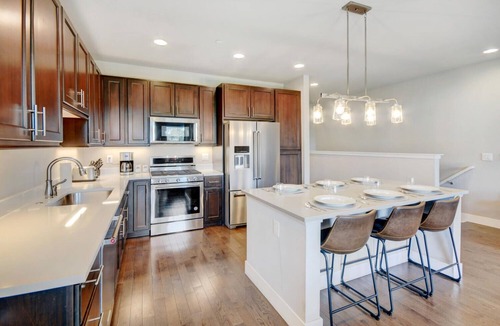 Rendezvous House | Downtown WP Villa 105 I Private Hot Tub I Great Views I Bunk Room I Discounted Attractions