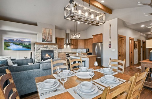 Bear Crossing House | Downtown WP Villa 745 I Private Hot Tub I Great Views I Bunk Room I Discounted Attractions