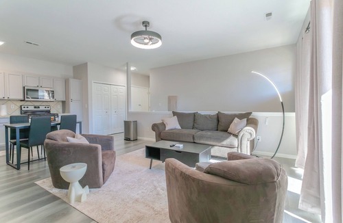 Aurora Condo | Dreamy 2-bedroom Saddlerock condo