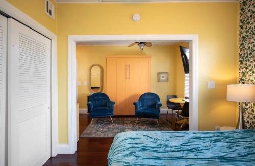 Downtown House | Duval Street Suite overlooking Duval with parking and pool