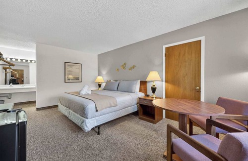 Manitou Springs Hotel | Eagle Motel Suite 225