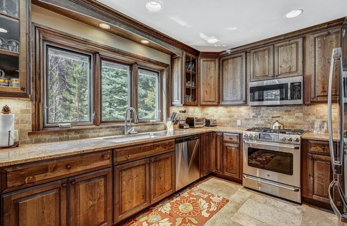 Vail House | 🏆 East Vail Home | 4 En-Suite Bedrooms | Heated Garage | Bus to Vail Village