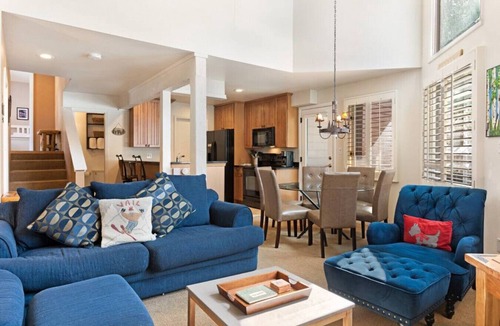 Vail Villa | East Vail Townhome - Hot Tub & Close to Bus Stop
