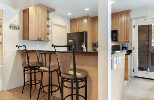 Vail Villa | East Vail Townhome - Hot Tub & Close to Bus Stop