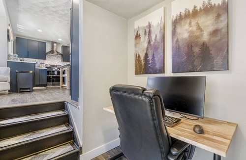 Littleton House | Easter House | Sunroom + Fire Pit | 4 Beds
