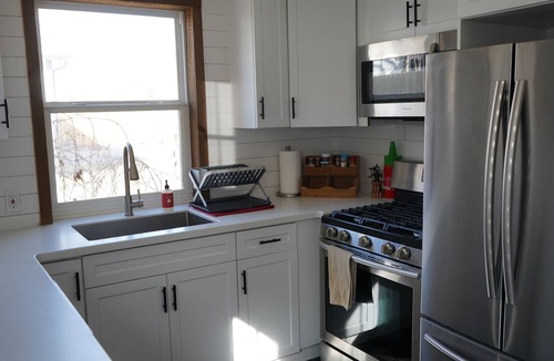 Englewood House | Easy Mountain Access Bungalow w/Home Office