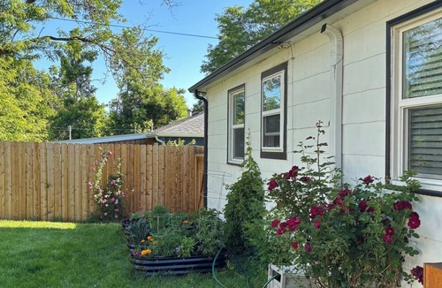 Englewood House | Easy Mountain Access Bungalow w/Home Office