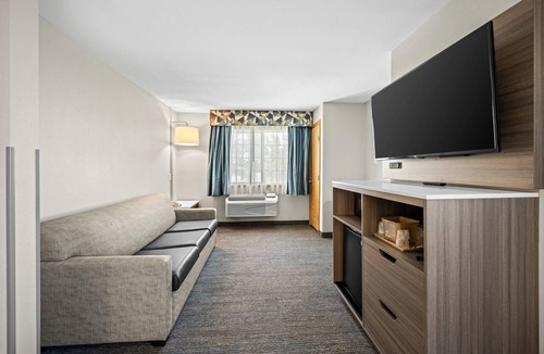 Southside Hotel | Econo Lodge Inn & Suites Santa Fe South