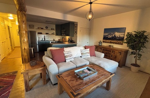 Buena Vista House | Eddyline Retreat with views and nearby access to the Arkansas River