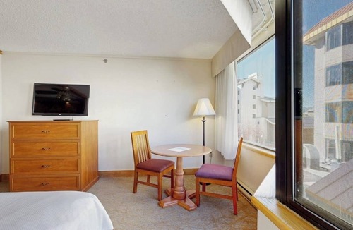 Mount Crested Butte Apartment | Efficient Mountain Escape W/Murphy Bed, Shared Pool, Slope Access & Kitchenette