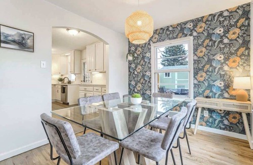 Broadmoor House | El Sereno Ascent! Pet-Friendly Executive Home