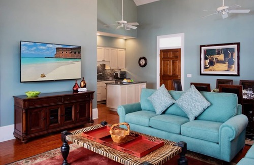Bahama Village House | *ELEGANT ESCAPE @ THE ANNEX* Home & Pool + Last Key White Glove Service.