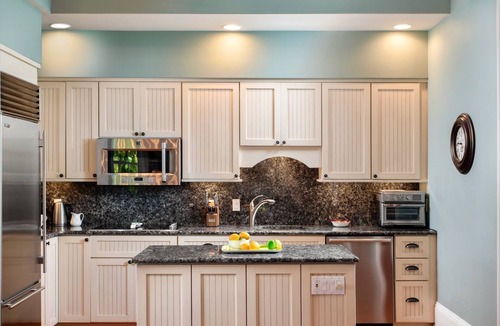 Bahama Village House | *ELEGANT ESCAPE @ THE ANNEX* Home & Pool + Last Key White Glove Service.