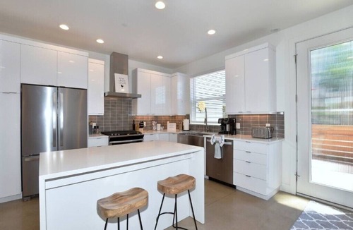 Old Town North House | Elegant Mountain Haven | King Bed & Fireplaces