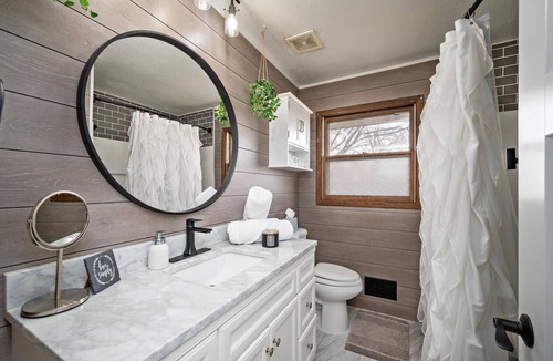 Maple Grove House | Elm Creek Retreat in Maple Grove -Entire House