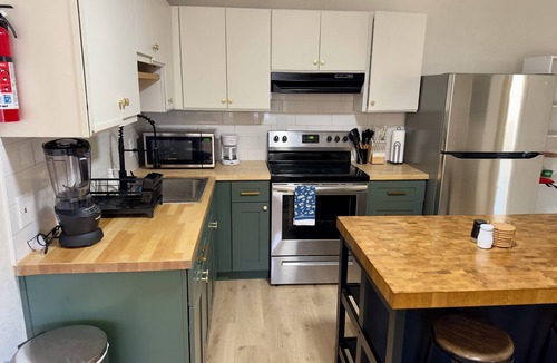 North Aurora House | Elmira 1-bedroom guesthouse in beautiful Aurora