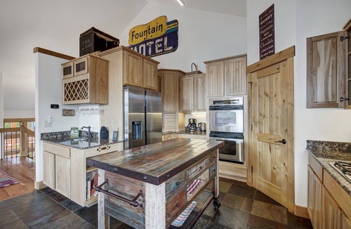Woodmoor Cabin | Emmett's Peak in Breck | Private Hot Tub, Mountain Views, 5min drive to Slopes/Downtown