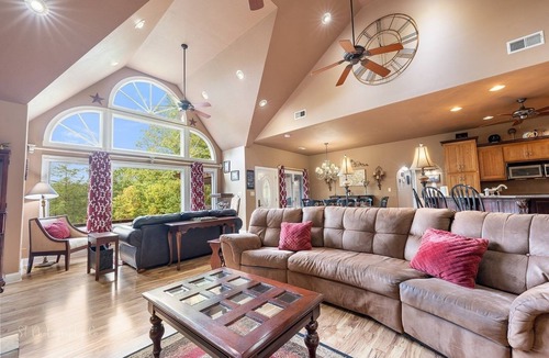 Sevierville Ski Chalet | Enchanted Primrose
