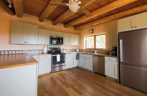 El Prado House | Endless Sage/Stunning Views/Cedar Hot Tub/Records