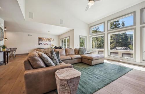 Baldy Mountain House | Enjoy your stay at Golden Fox House, with stunning mountain views and private ski shuttle