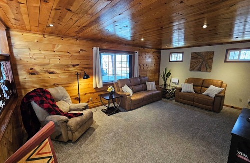 Green Valley Ranch House | Entire Home Dog Friendly Near DIA & Golf Course Fast WIFI